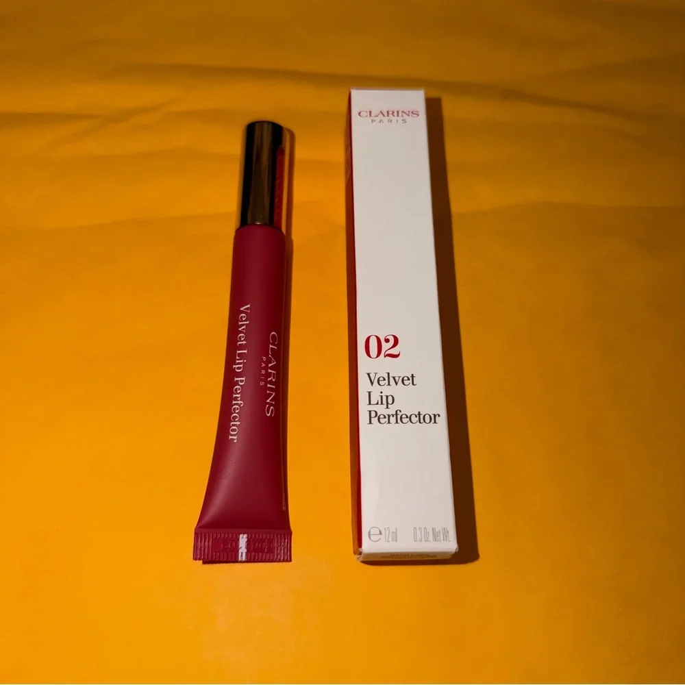 NIB Clarins Paris, Velvet Lip Protector in the Shade Velvet‎ Rosewood